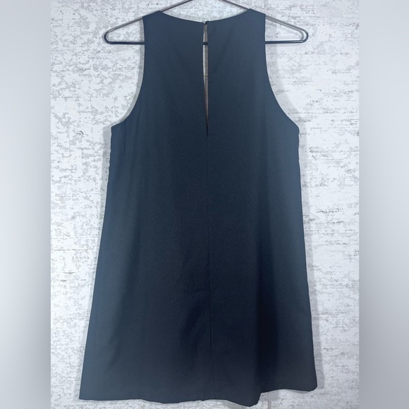 LULU'S Black Mini Sheath Shift Dress w/ Deep V Neck Gold Pin Closure Size Small - Picture 4 of 11